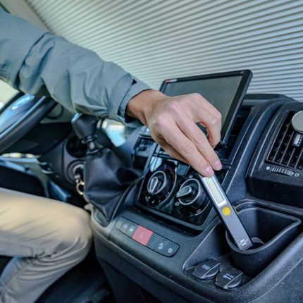 Lanterna LED PL 200 - recarregável com bateria